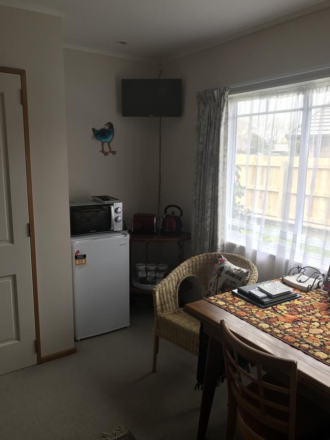 Pukeko Lodge Bnb นิวพลีมัธ ภายนอก รูปภาพ